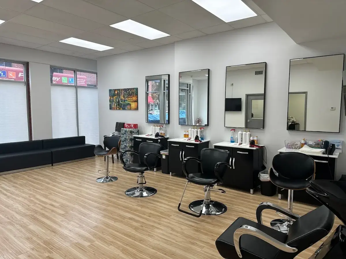 Brooklyn lice removal professional treating child at Park Slope clinic